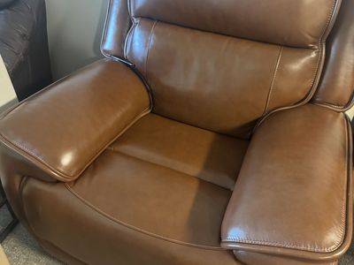Very nice Ashley Furniture leather zero gravity recliner like new!