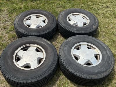 265 65r20 tires on gmt400 stocks