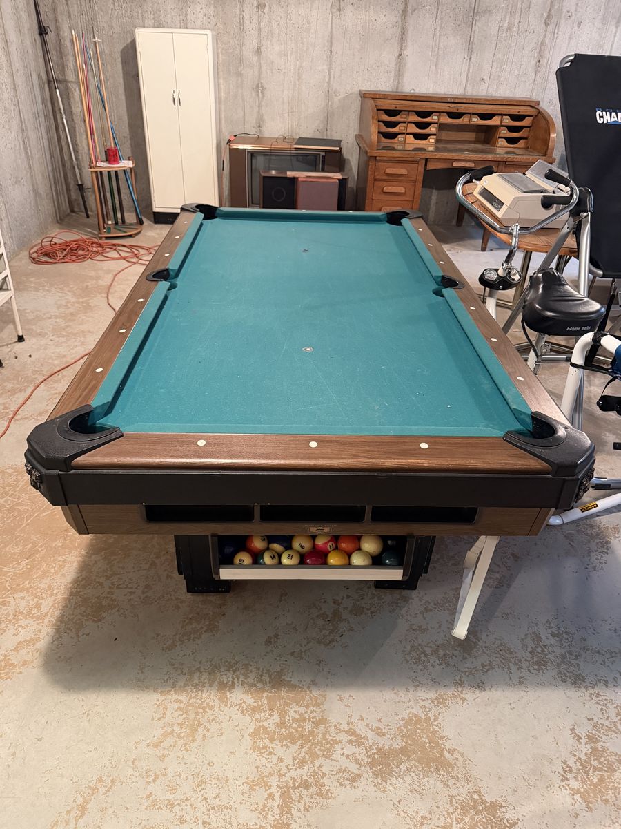 Vintage Frederick-Willys 7’ Pool Table – Slate $500 cash/venmo in Provo
