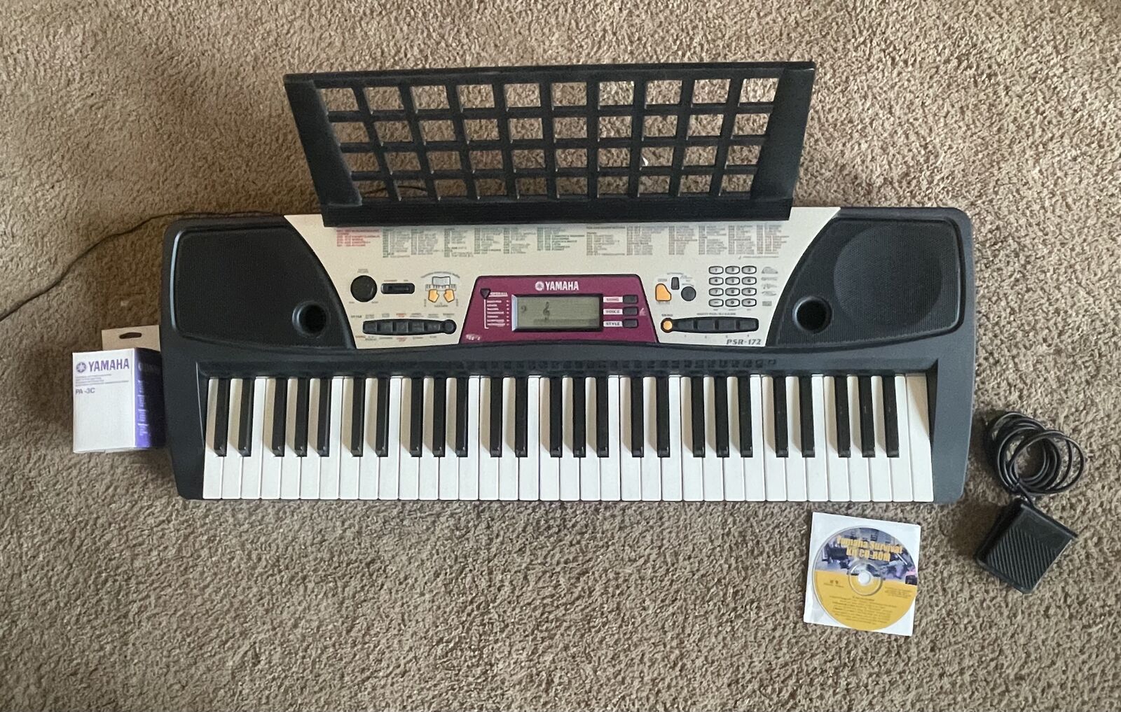 Yamaha PSR-172 Keyboard with Pedal & Survival Kit CD - Like New!