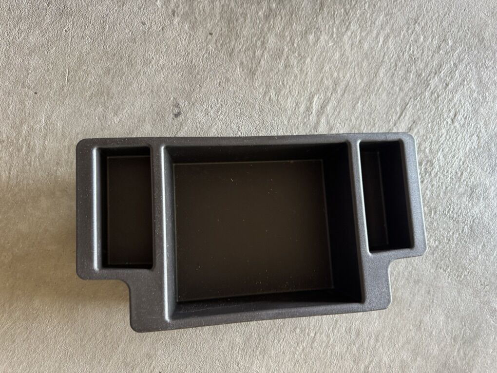 GMC sierra 1500 Underseat Storage