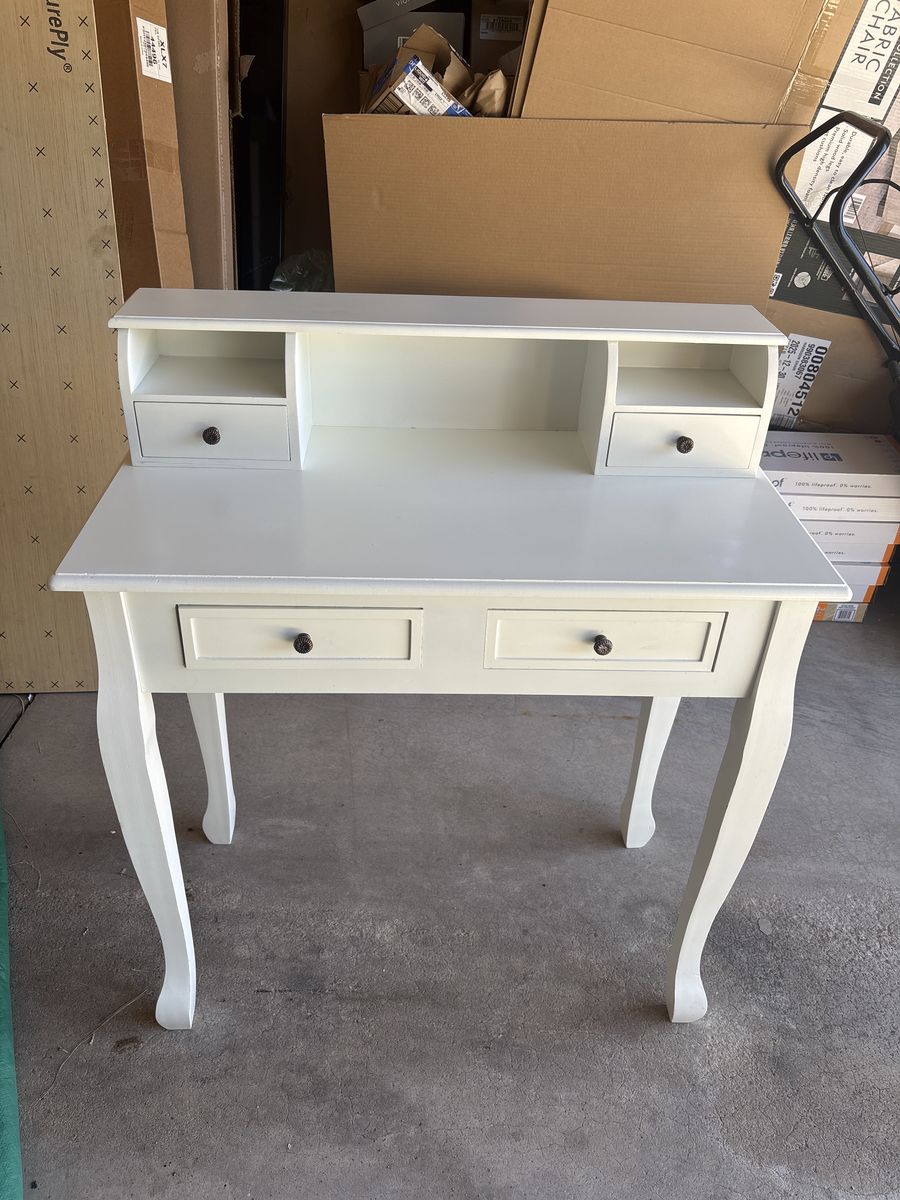 White Desk/ Vanity