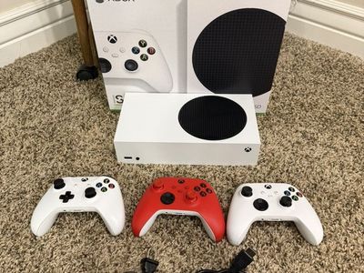 Xbox Series S 3 Controllers