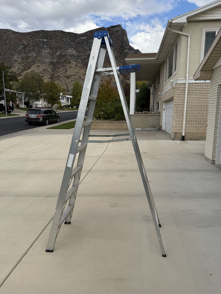 8 Foot Verner Aluminum Folding ladder