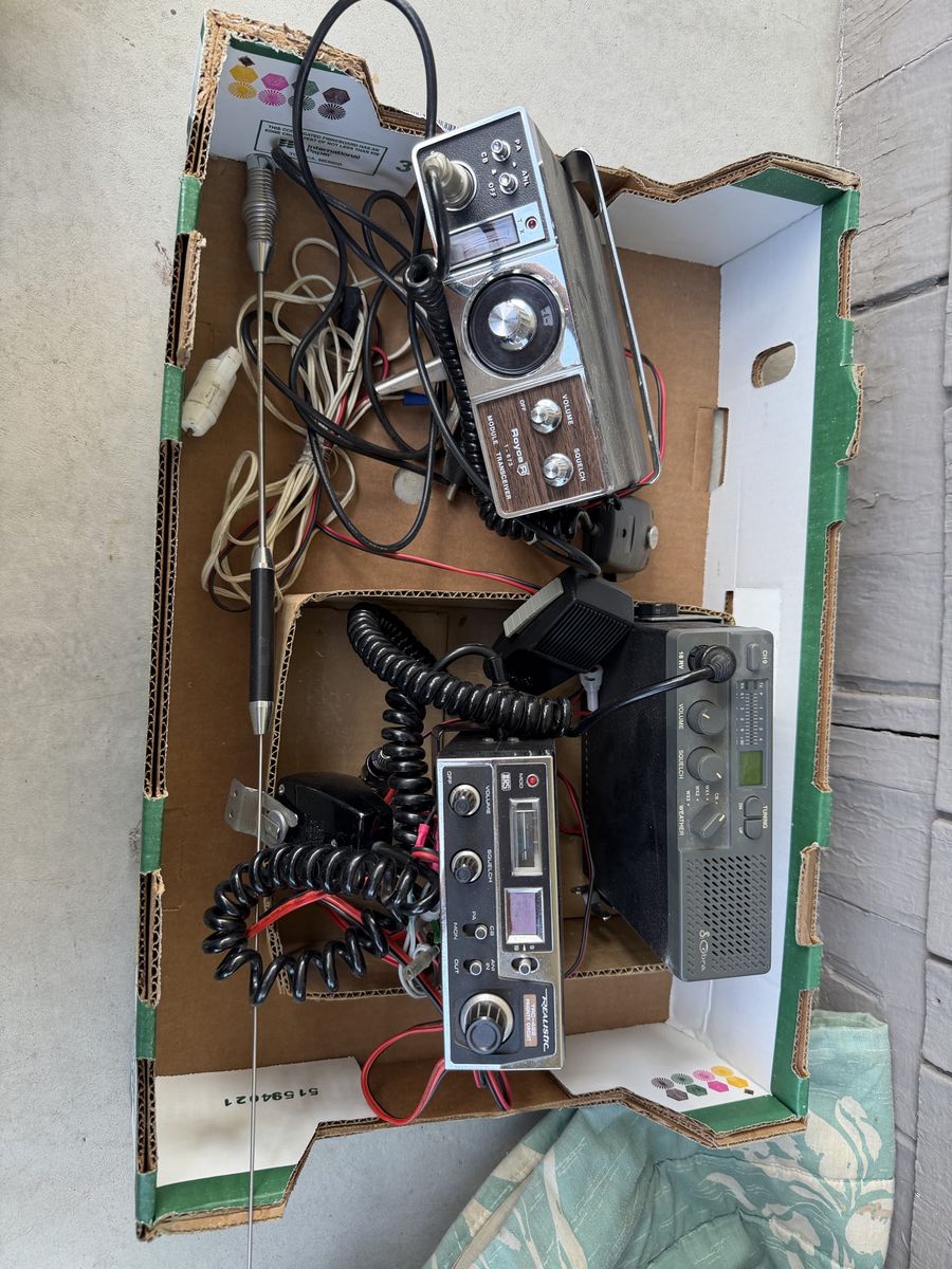 Vintage CB Radio (3)