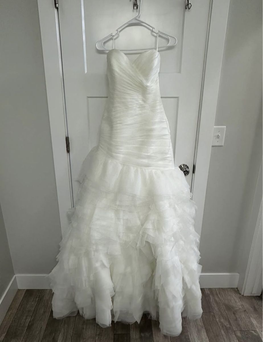 Women’s size 10 strapless wedding dress.