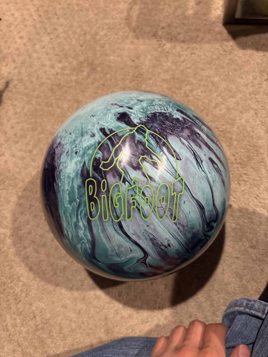Bigfoot Radical bowling ball 