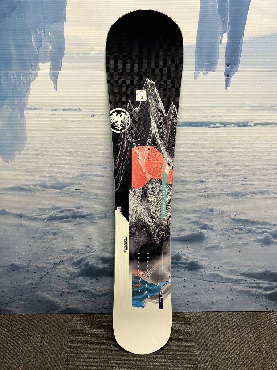 Lightly Used 2025 Never Summer Women's Proto Synthesis 145cm Snowboard