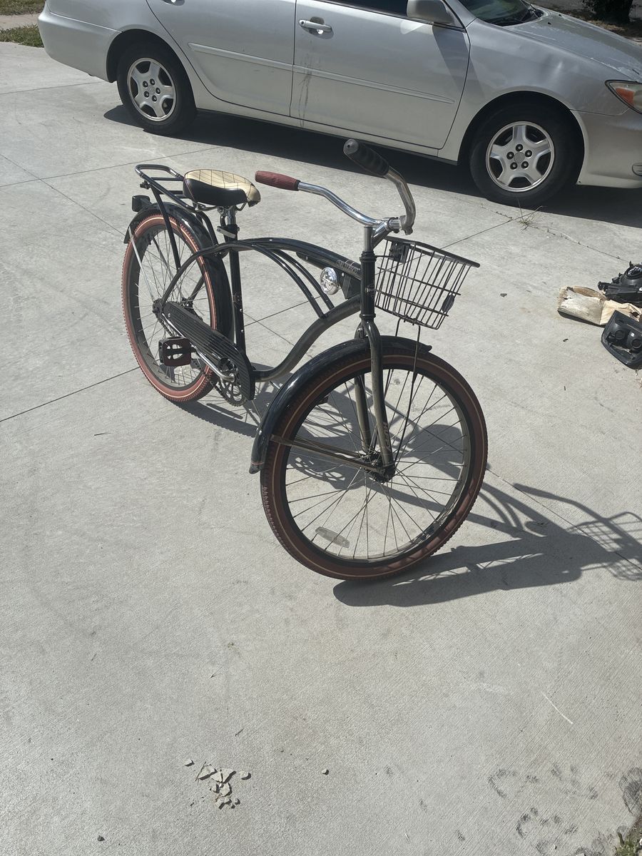Huffy men’s cruiser bike