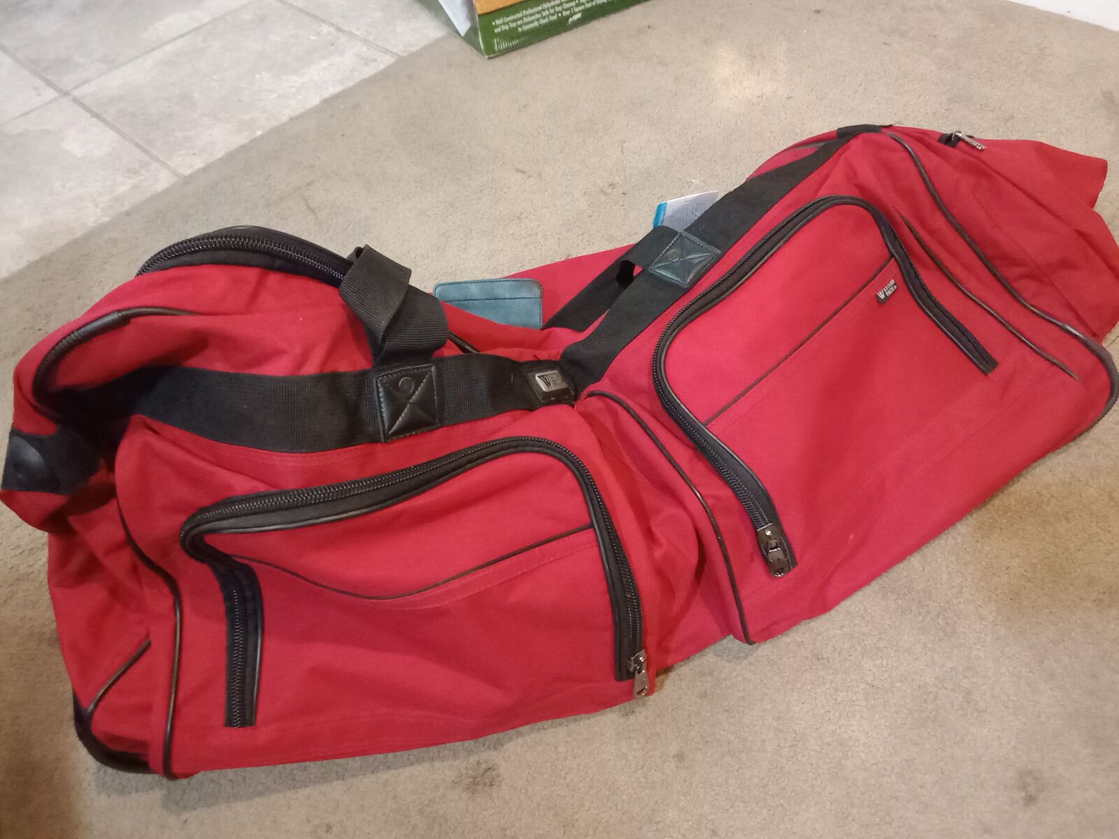 Three-wheeled traveling duffle bag