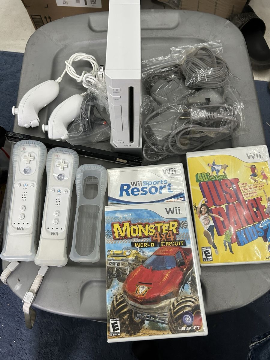 Nintendo Wii Console Bundle – 2 Remotes, 2 Nunchuks, Wii Sports Resort + Games