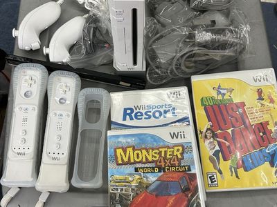 Nintendo Wii Console Bundle – 2 Remotes, 2 Nunchuks, Wii Sports Resort + Games