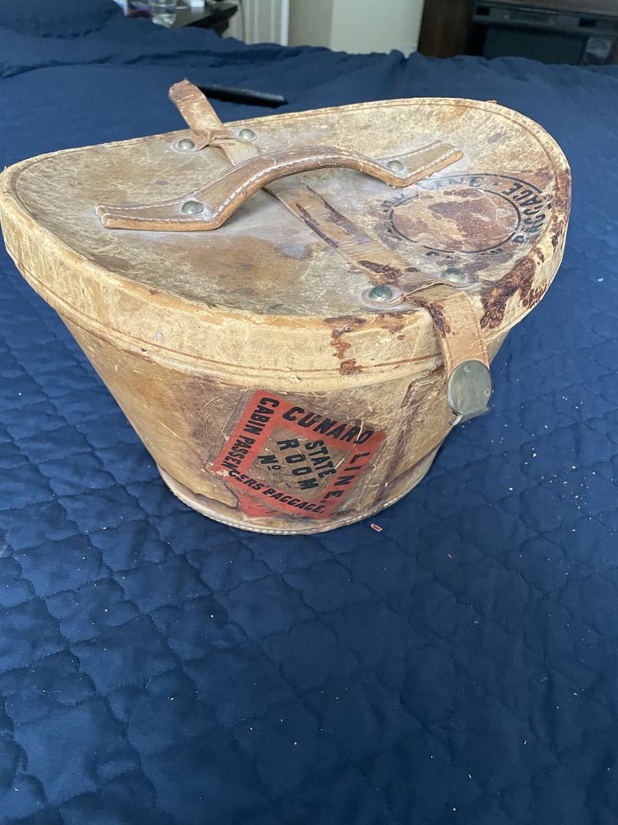 Vintage Cunard Line Cabin Baggage Hat Box Steamer Trunk - Rare Antique Travel Case. Very old.