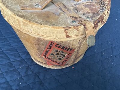 Vintage Cunard Line Cabin Baggage Hat Box Steamer Trunk - Rare Antique Travel Case. Very old.