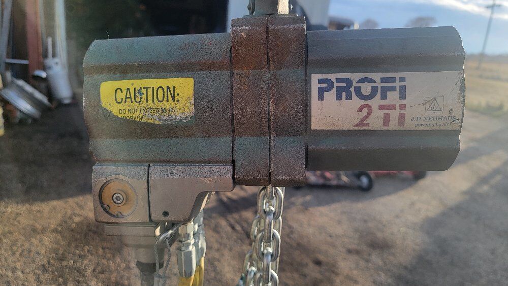 Two ton air powered Hoist