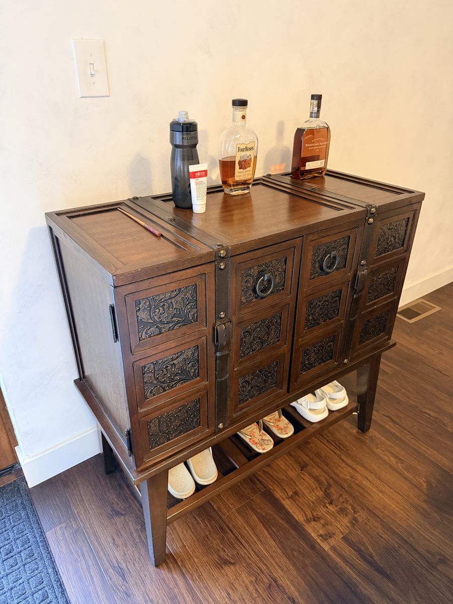 Ashley Furniture Mckenna Accent+Bar Cabinet