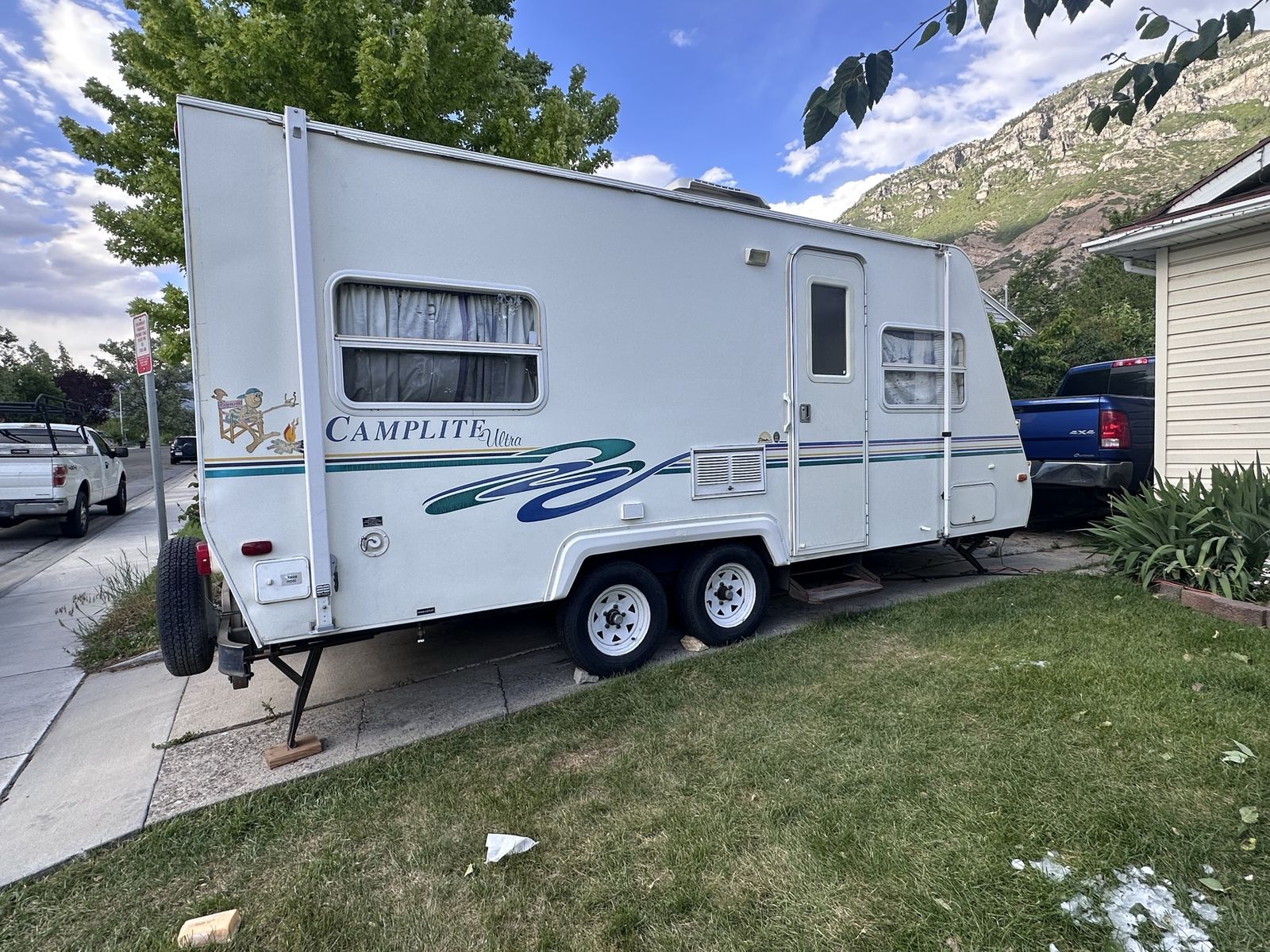 2000 Damon Camplite 21’ Travel Trailer – $5,300  or Trade for Basement Rental