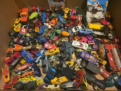 over 100 diecast hotwhels, matchbox, etc. cars and carrying case.
