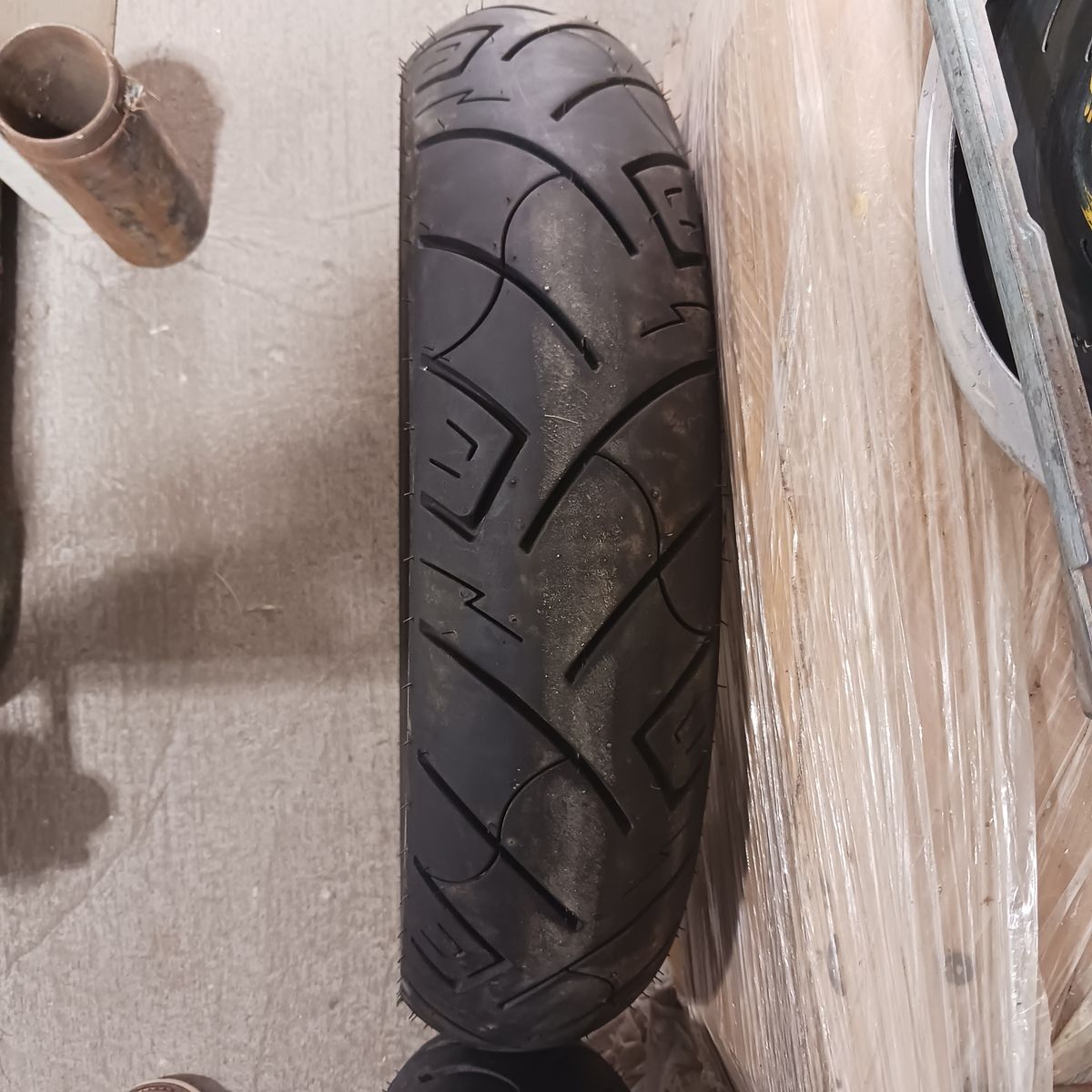 130/90/16 motorcycle tire