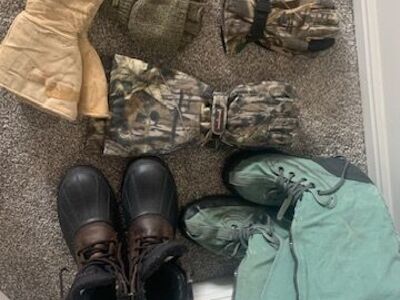 Snow boots and gloves