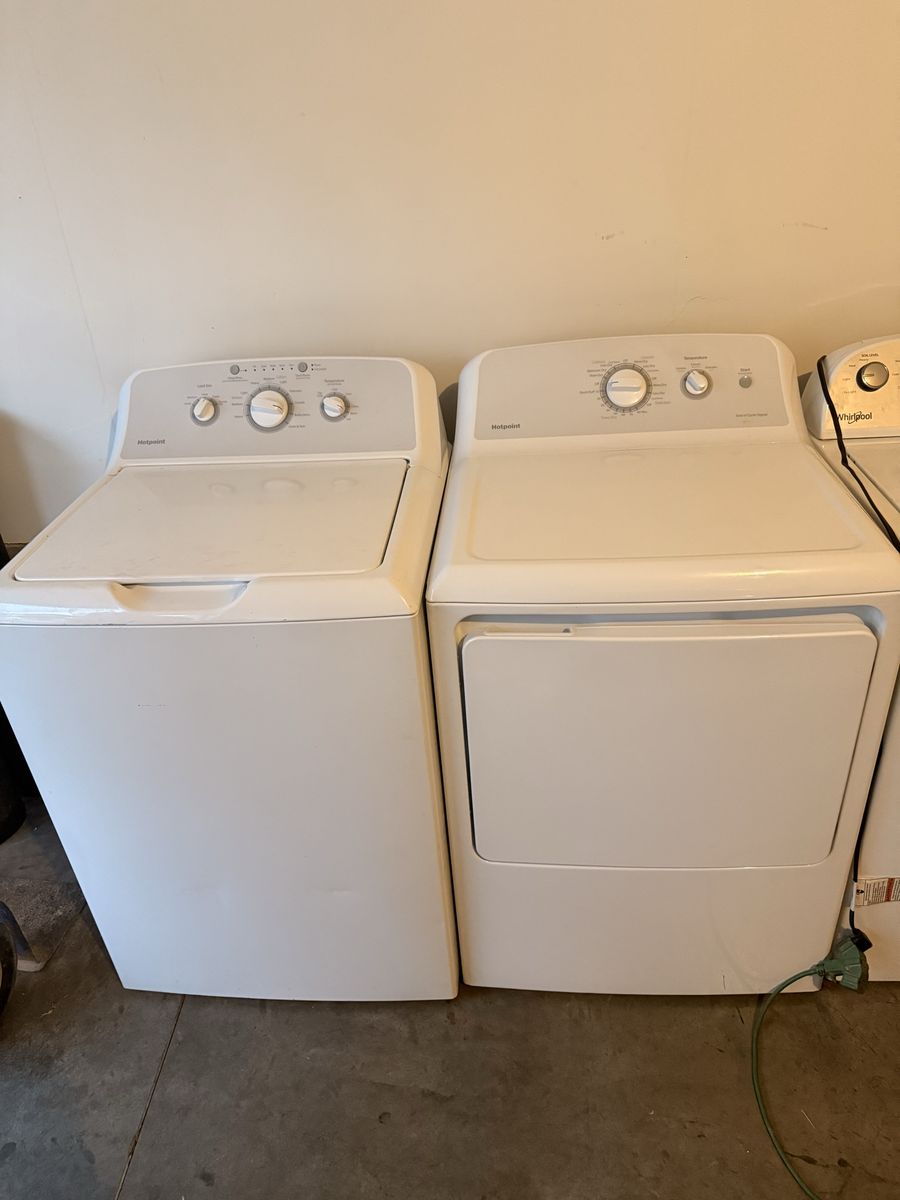 Hotpoint Top Load Washer & Electric Dryer Set - White, Excellent Condition