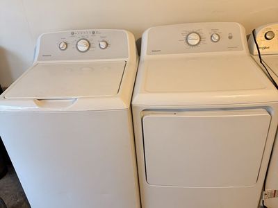 Hotpoint Top Load Washer & Electric Dryer Set - White, Excellent Condition