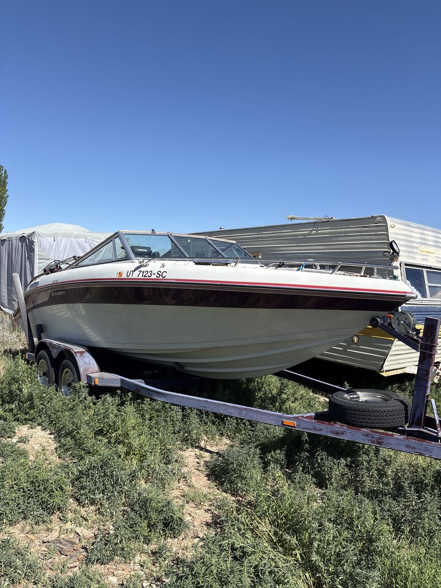 1989 celebrity 215 SE 21 foot