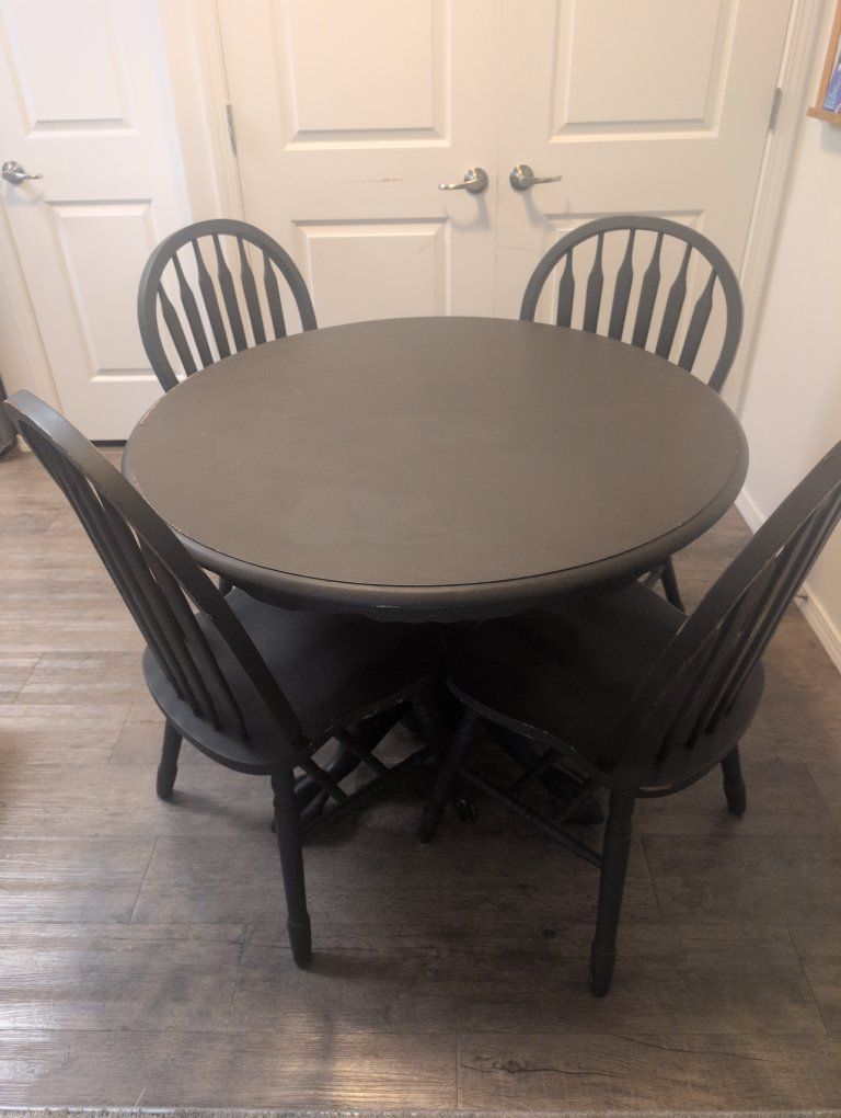 Black Round Dining Table Set with 4 Windsor-Style Chairs