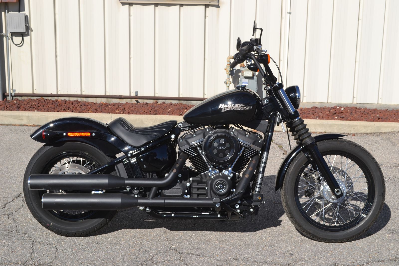 2018 Harley Davidson Street Bob 107 - ONLY 1,000 MILES - Softail Cruiser
