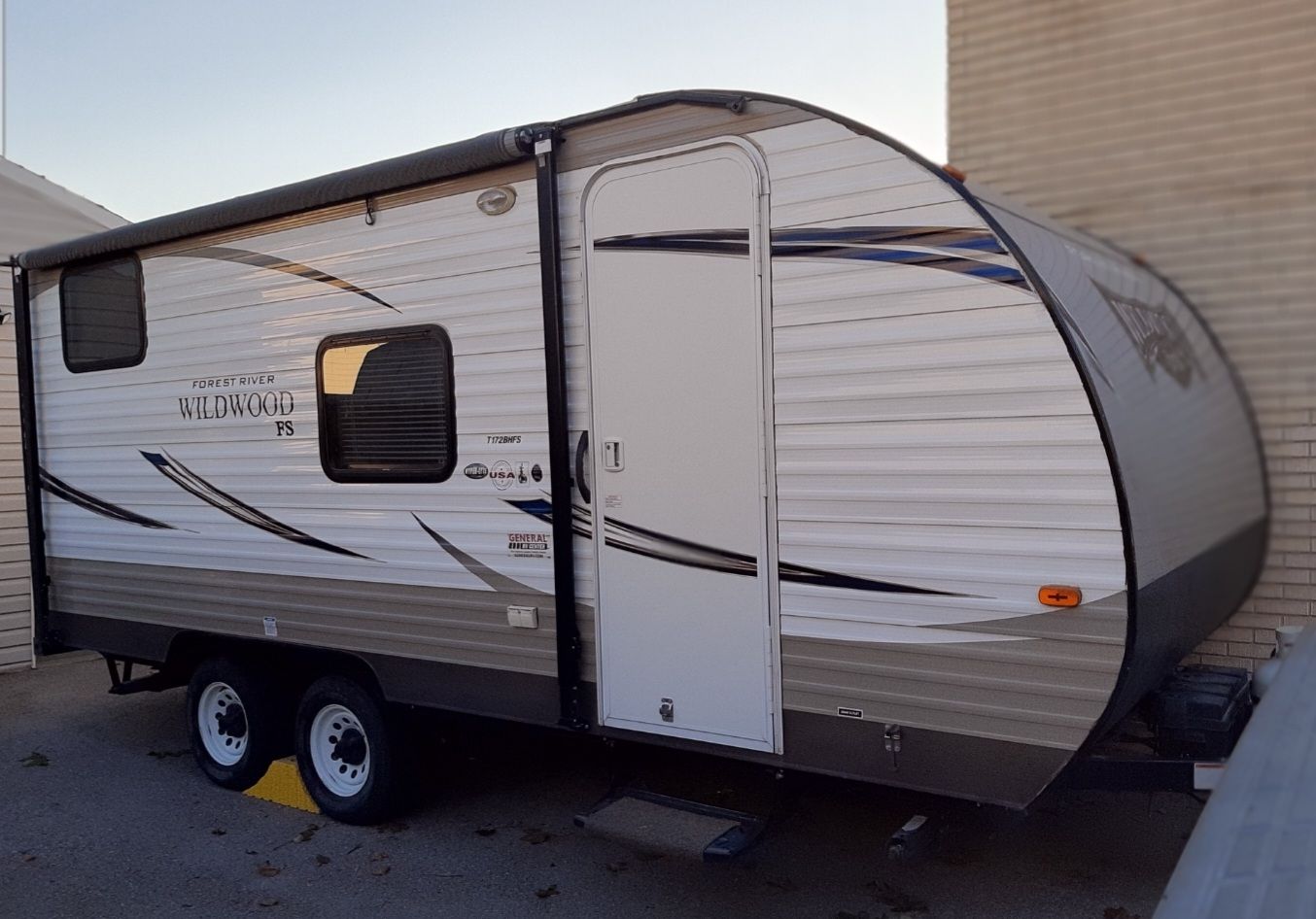2017 Forest River Wildwood X-Lite 17 Ft. Camping Trailer