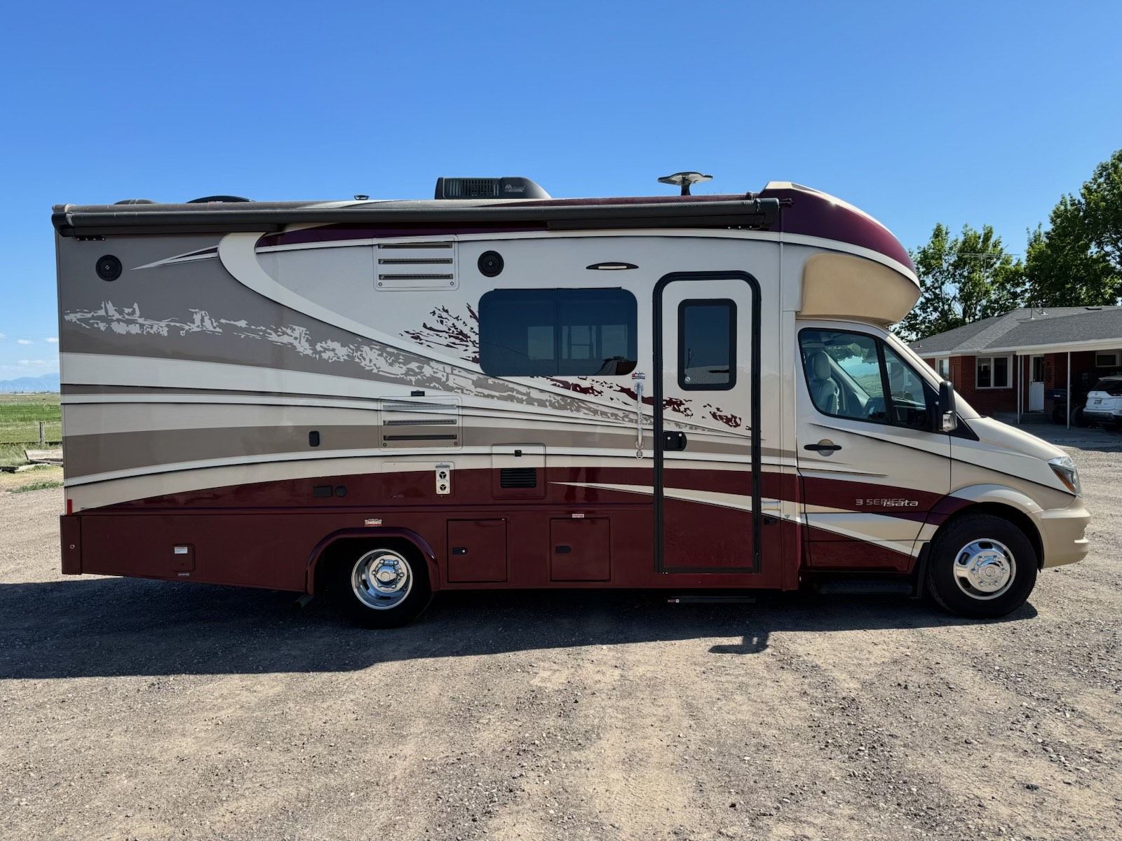 2018 Dynamax Isata 3 – Luxury Motorhome Adventure Awaits!  Only 9,320 Actual Miles | Like New | Fully Loaded.