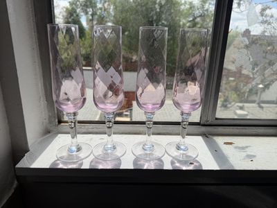 Set of 4 Pink Champagne Flutes - Elegant Geometric Design, Perfect for Special Occasions