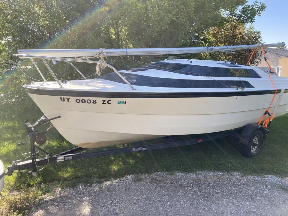 Macgregor M19 sailboat