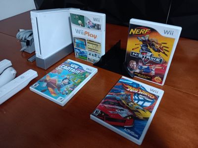 Nintendo Wii Console,Controllers, Accessories & 4.