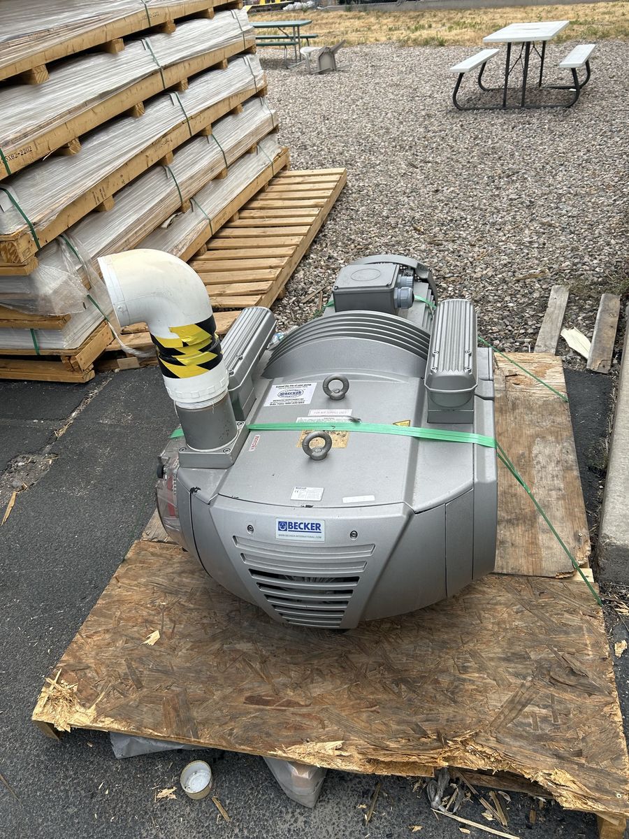 Becker Industrial CNC Vacuum Pump - Needs Rebuild / For Parts or Repair