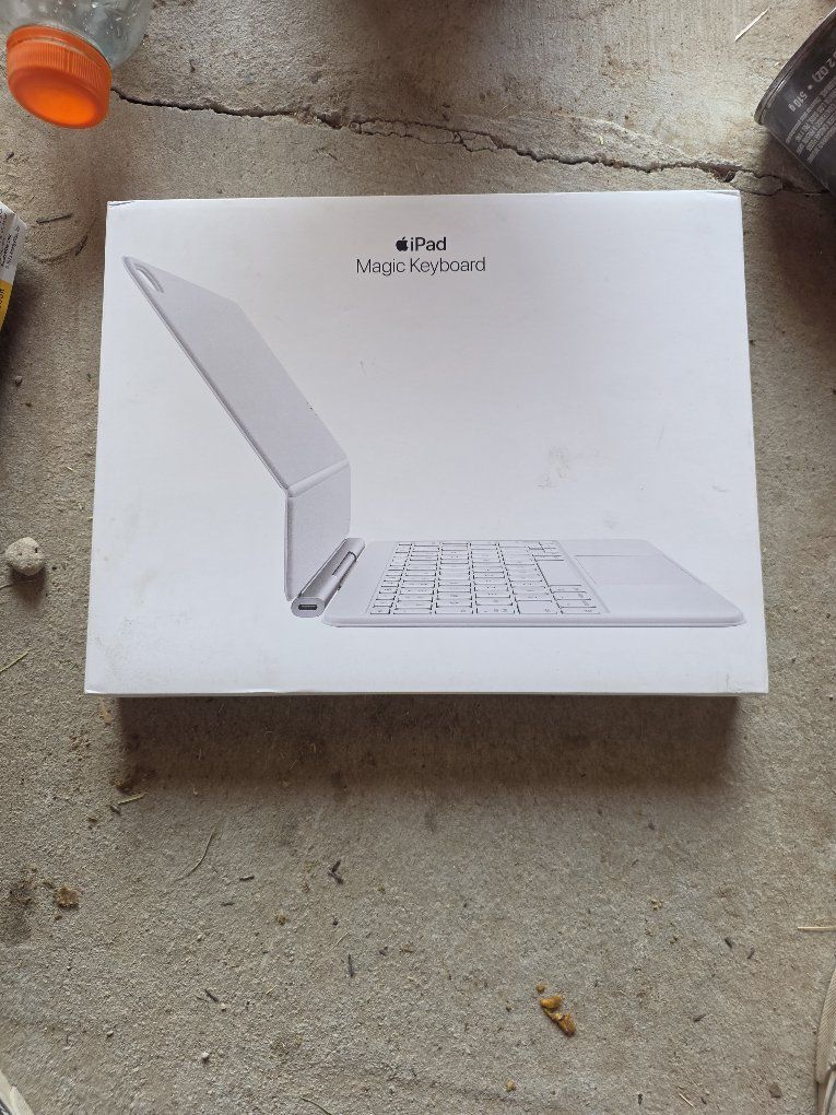 Apple iPad Air 11-inch Magic Keyboard (New) - White