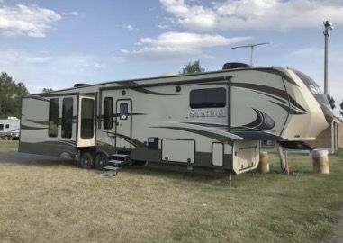 5th wheel RV 2016 Primetime Sanibel 3701