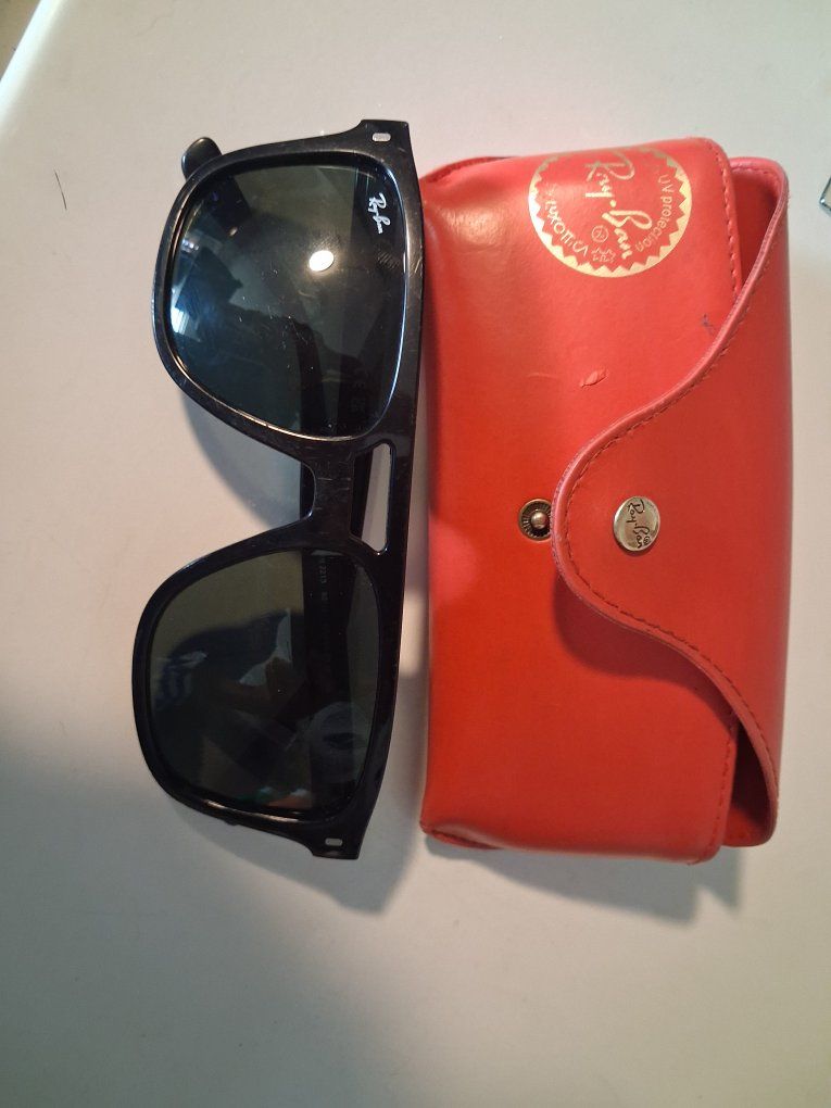 Ray-Ban Wayfarer Sunglasses with Original Case