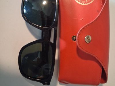 Ray-Ban Wayfarer Sunglasses with Original Case