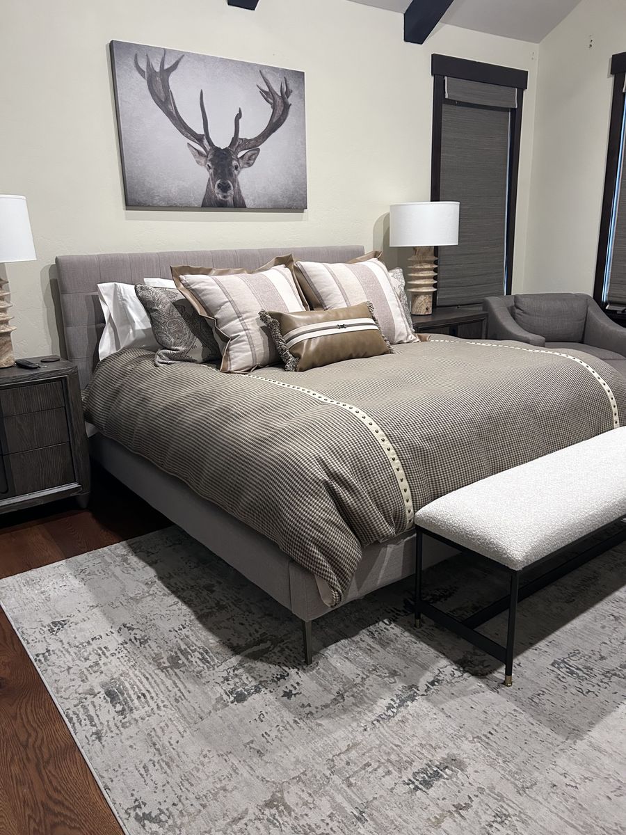 Four hands king bed