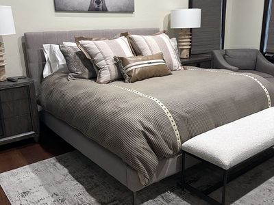 Four hands king bed
