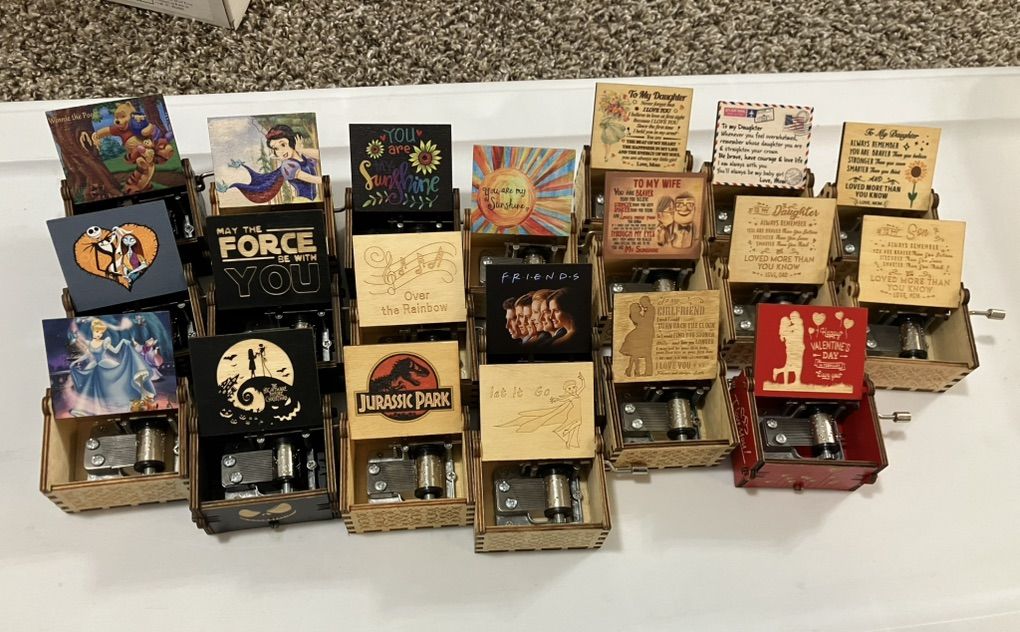 Hand crank Music Boxes