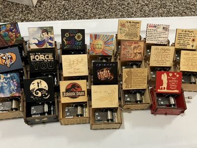 Hand crank Music Boxes