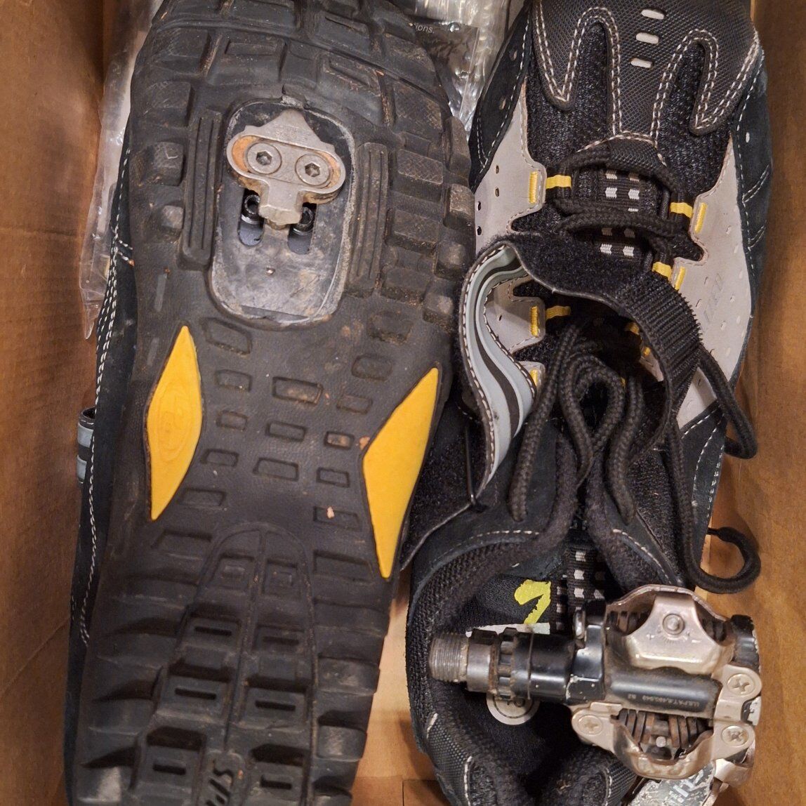 Specialized men's biking shoes and Shimano pedals