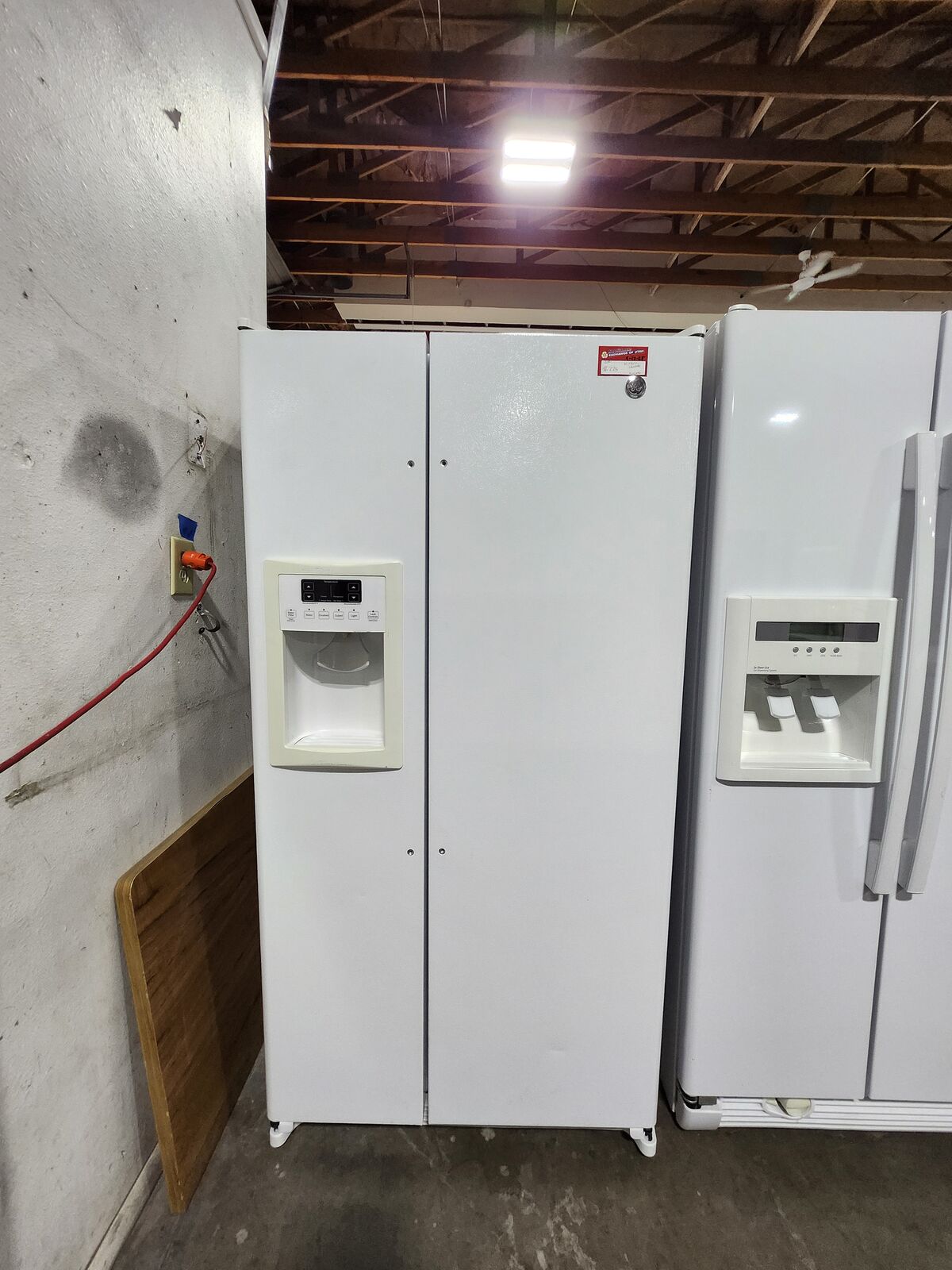 NICE WHITE GE SIDE BY SIDE FRIDGE! W-WARRANTY