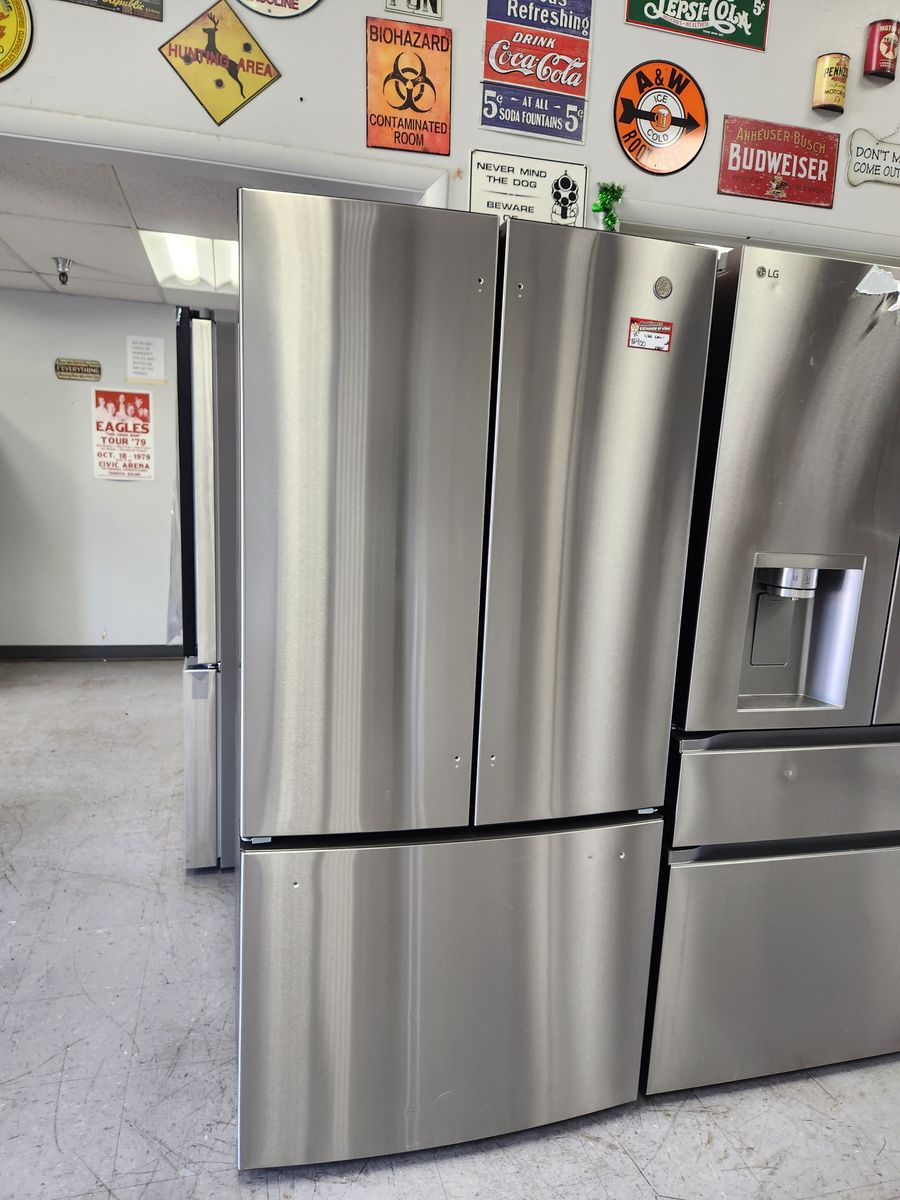 Like New! GE 33" French Door Refrigerator Stainless Steel