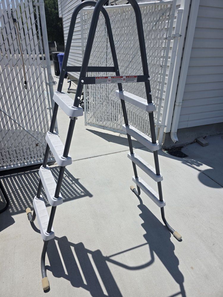 4-step pool ladder