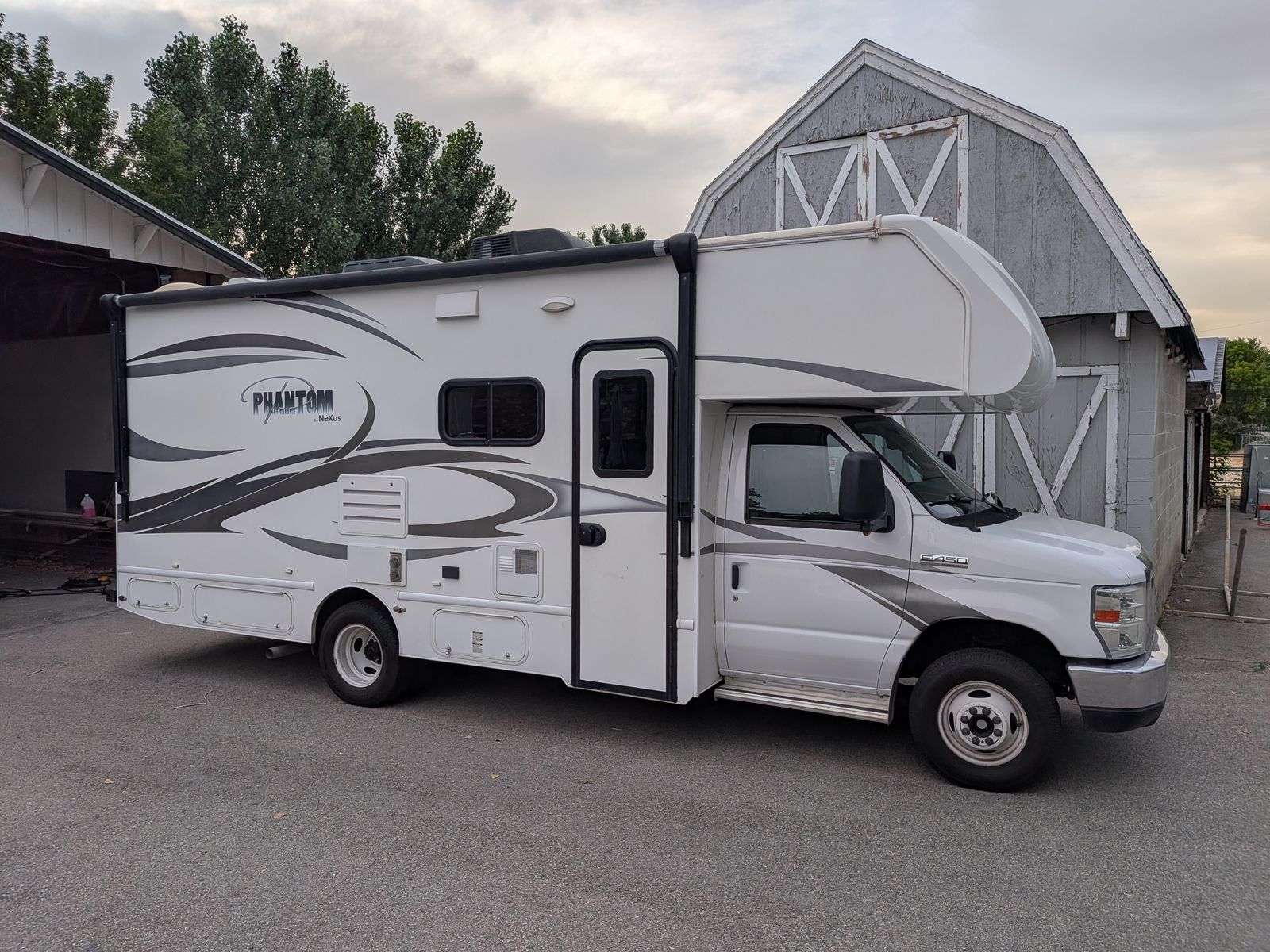 2014 Nexus Phantom 25p - 25 ft Class C RV