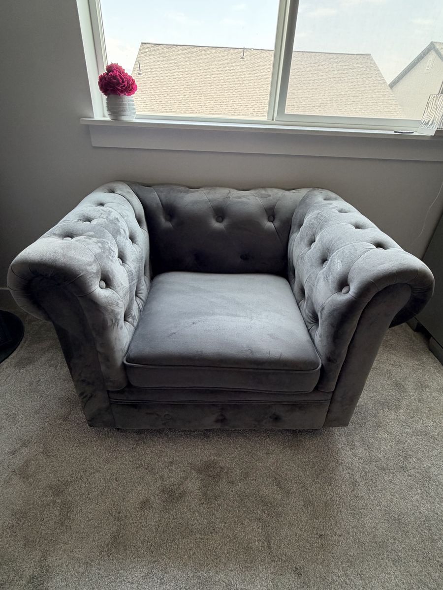 Elegant Grey Velvet Tufted Armchair - Single Seater Accent Chair