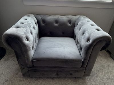 Elegant Grey Velvet Tufted Armchair - Single Seater Accent Chair